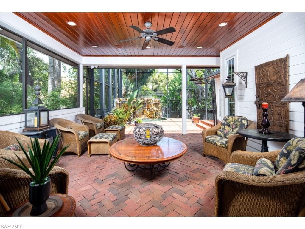 263 10th AVE S-11