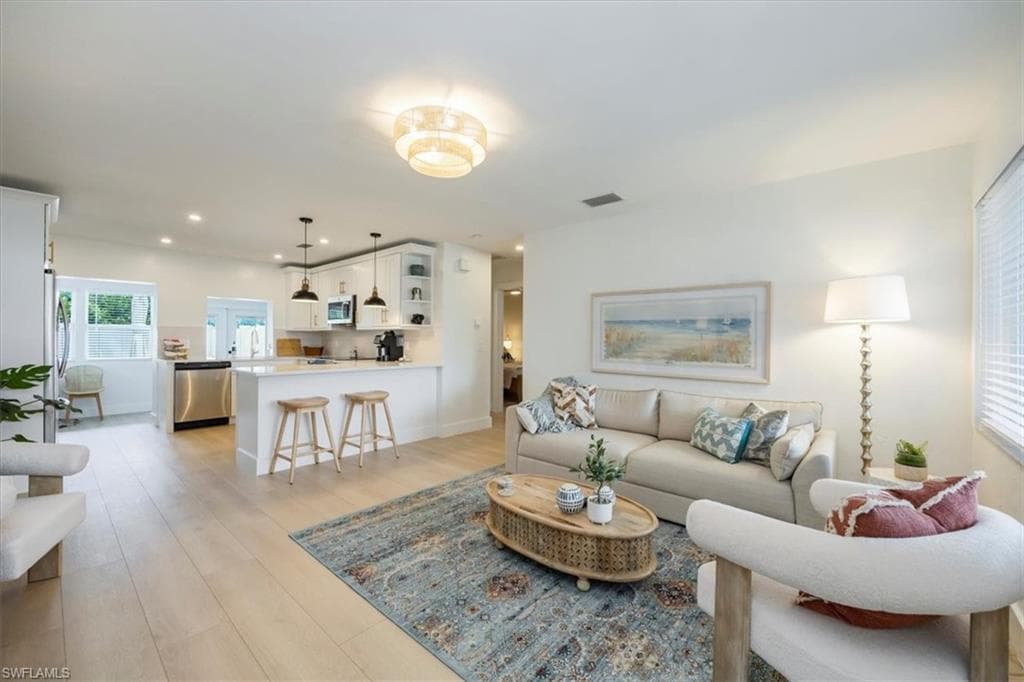 4523 Fluvia AVE-2