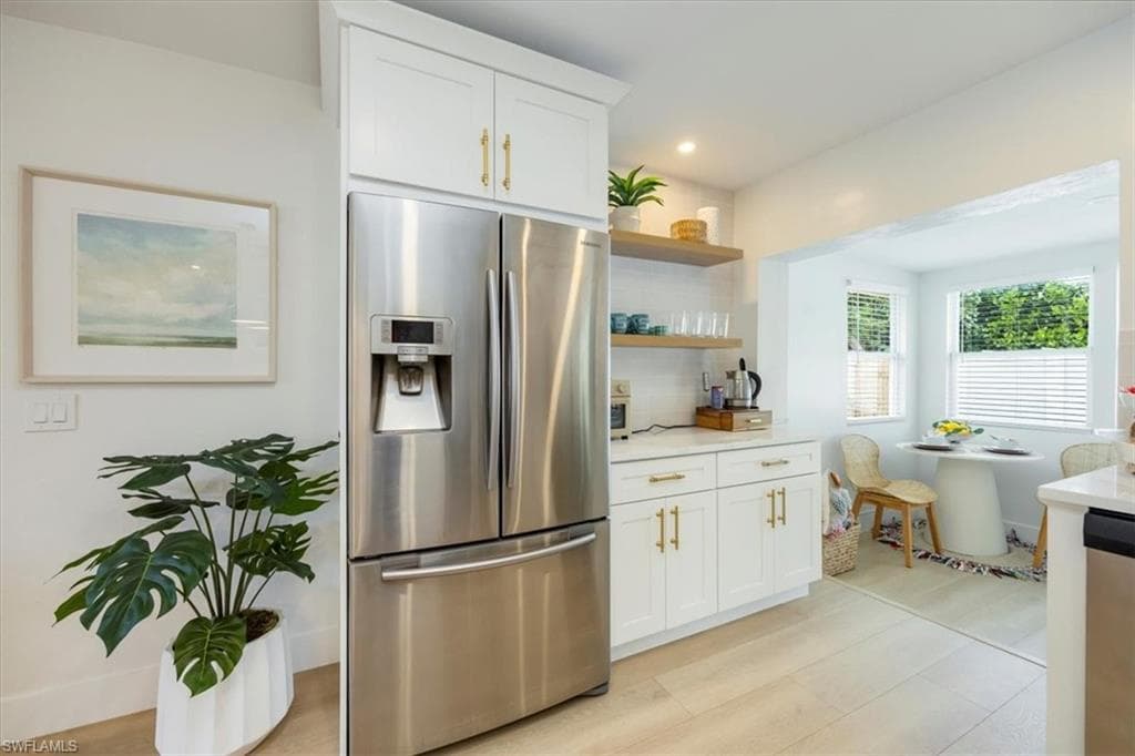 4523 Fluvia AVE-6