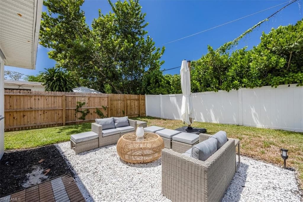 4523 Fluvia AVE-17