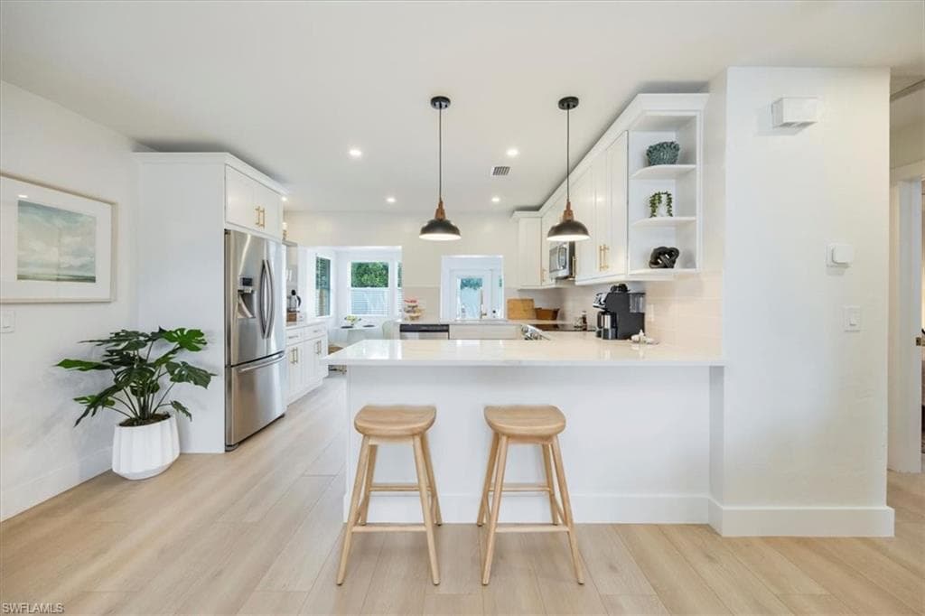 4523 Fluvia AVE-7