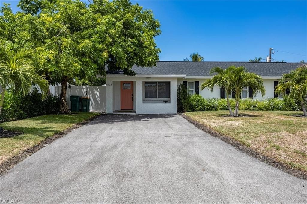 4523 Fluvia AVE-1