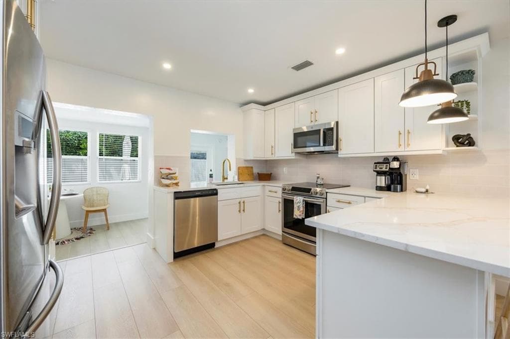 4523 Fluvia AVE-5