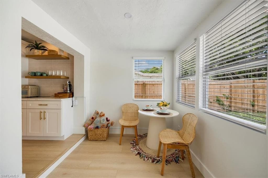 4523 Fluvia AVE-9