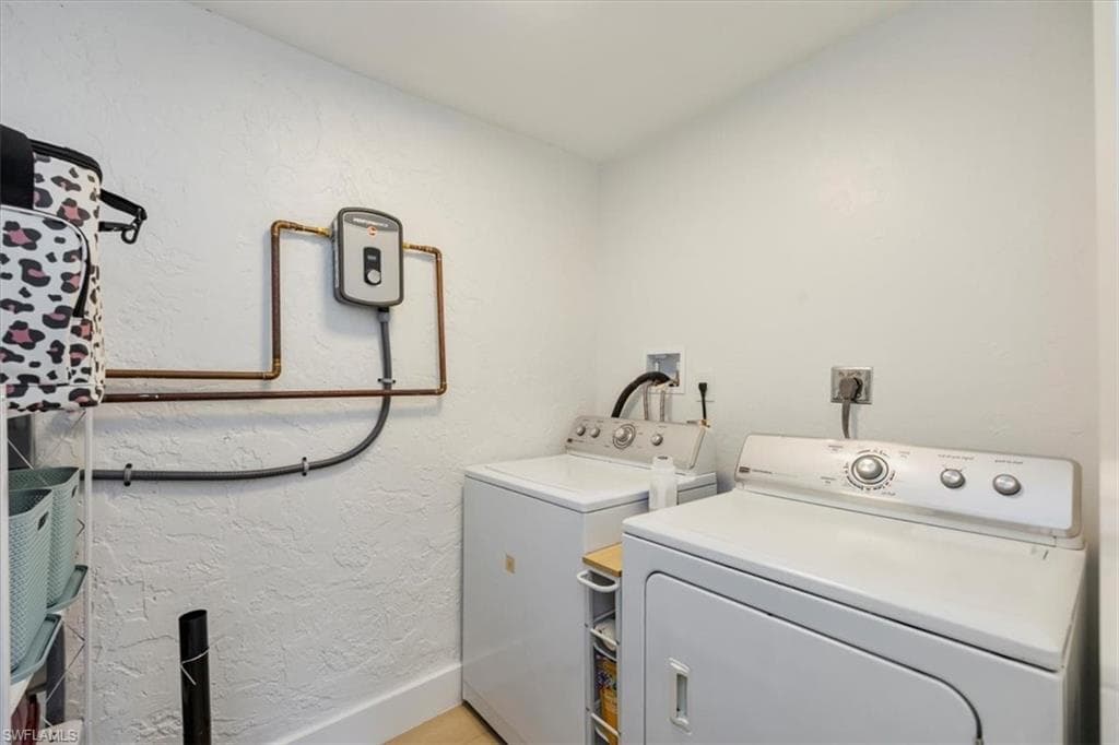 4523 Fluvia AVE-19