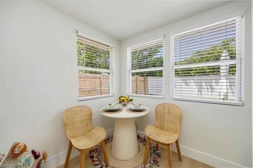 4523 Fluvia AVE-8