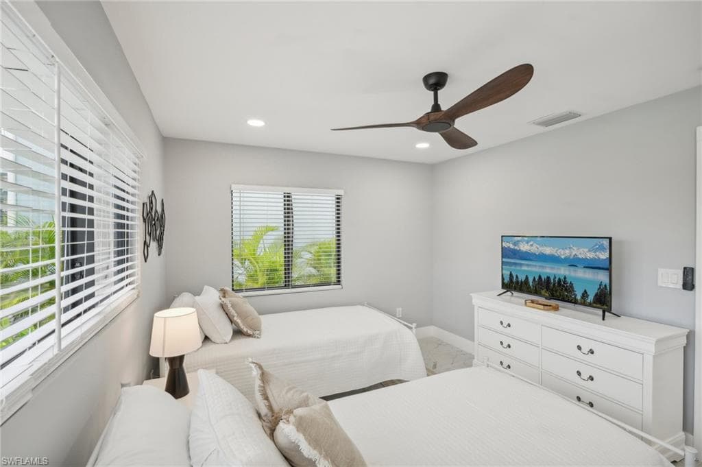 268 Ibis ST-12