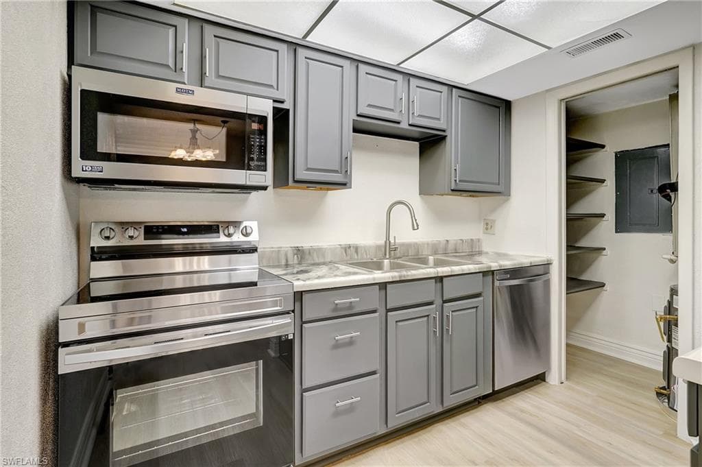 4906 Victoria DR 209-11