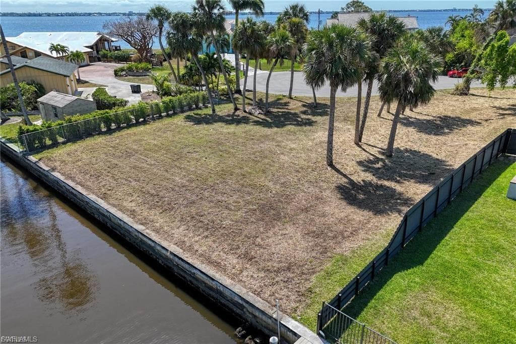 1806 MARINA CIR-11