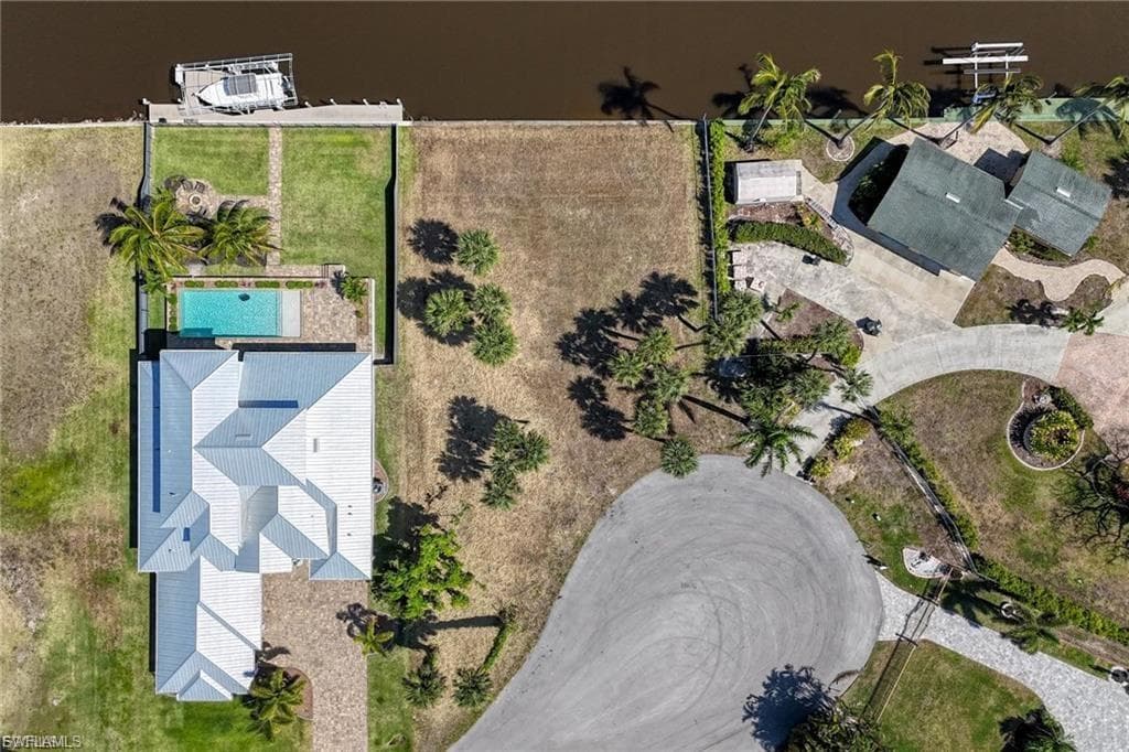 1806 MARINA CIR-8