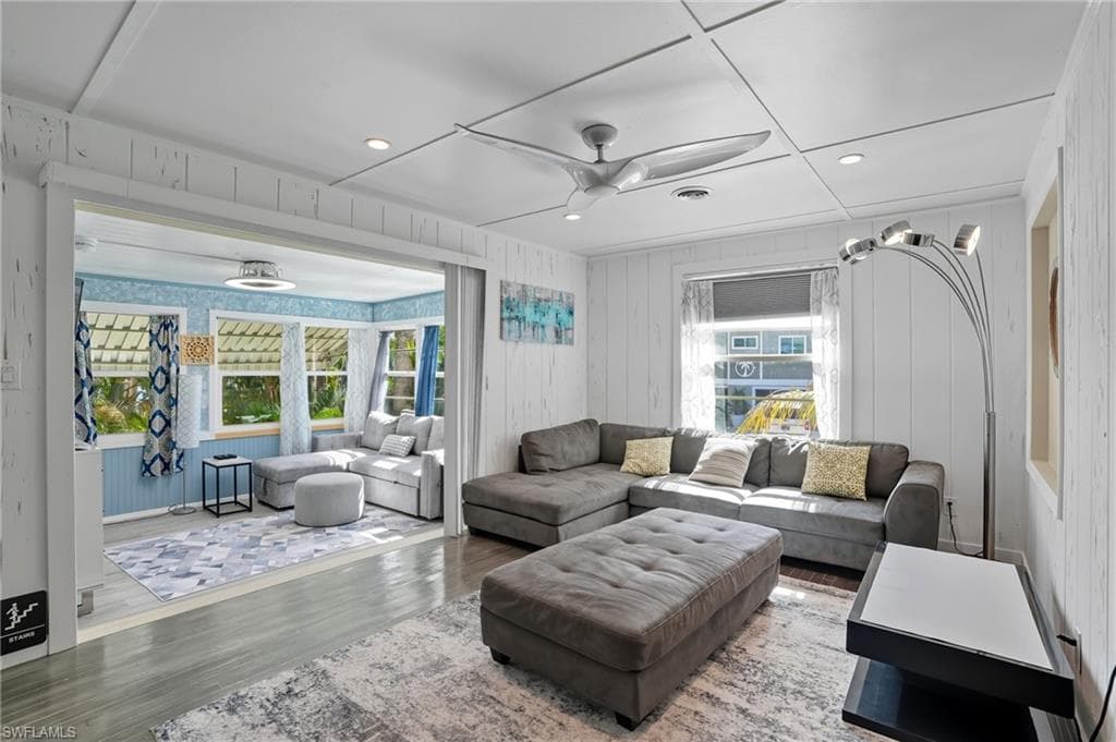 167 Coconut DR-4