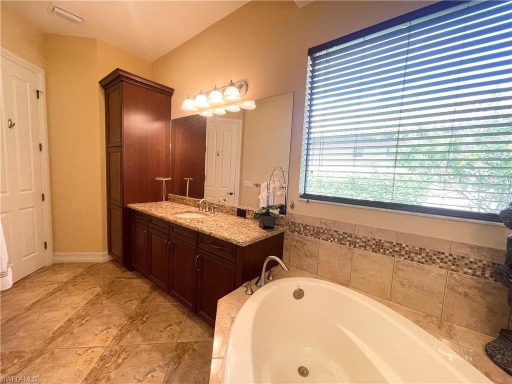 7302 Acorn WAY-23