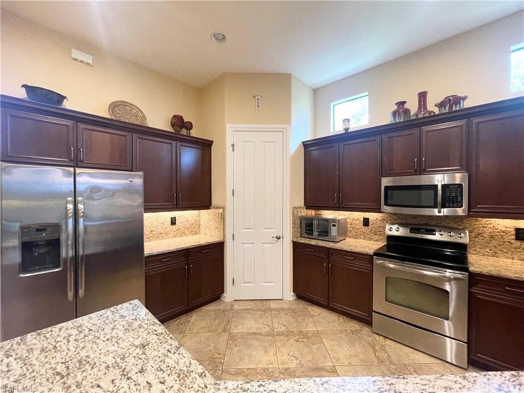 7302 Acorn WAY-13