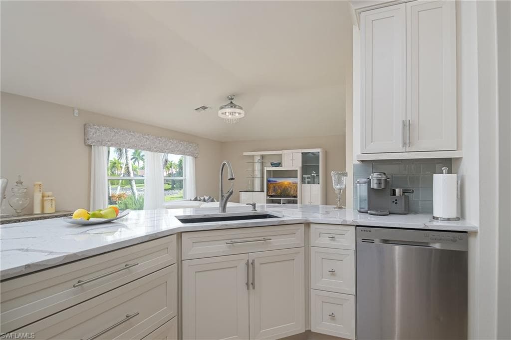 2250 Grove DR-9