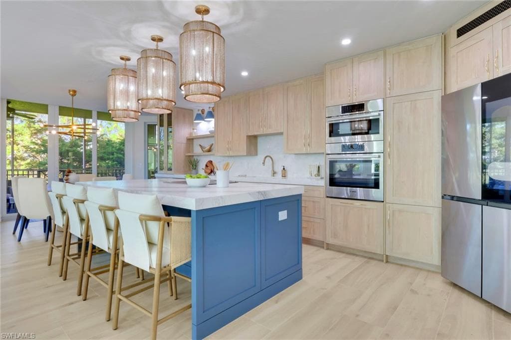 2728 Tiburon BLVD E 302-2