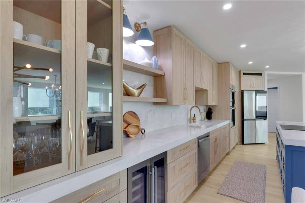 2728 Tiburon BLVD E 302-4