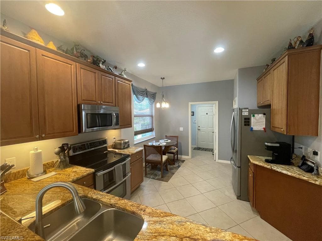 10630 Camarelle CIR-20