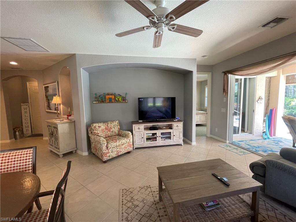 10630 Camarelle CIR-10