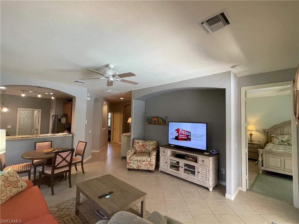10630 Camarelle CIR-4