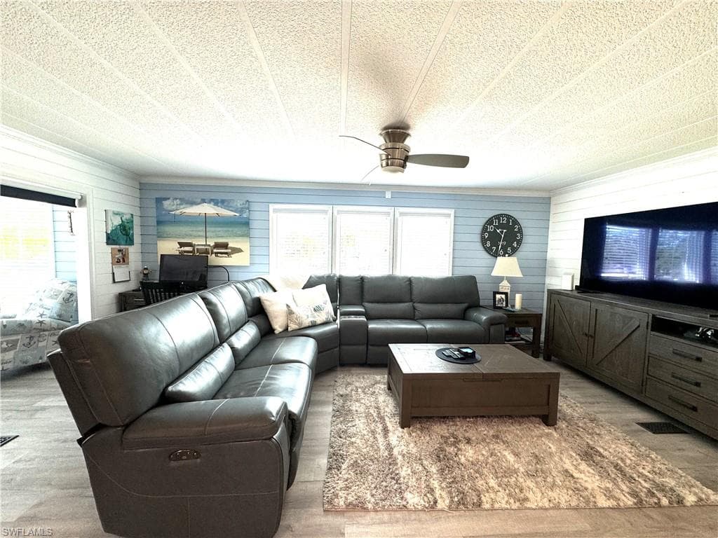 4700 Leilani LN-6