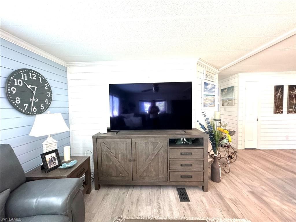 4700 Leilani LN-7