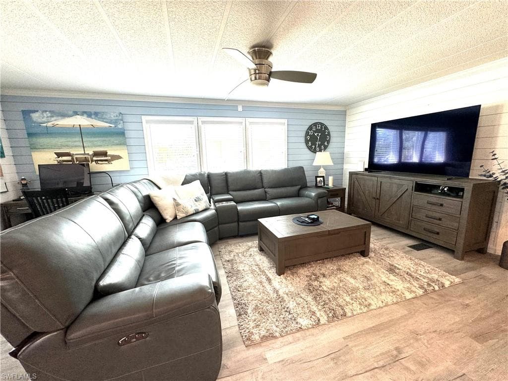 4700 Leilani LN-28