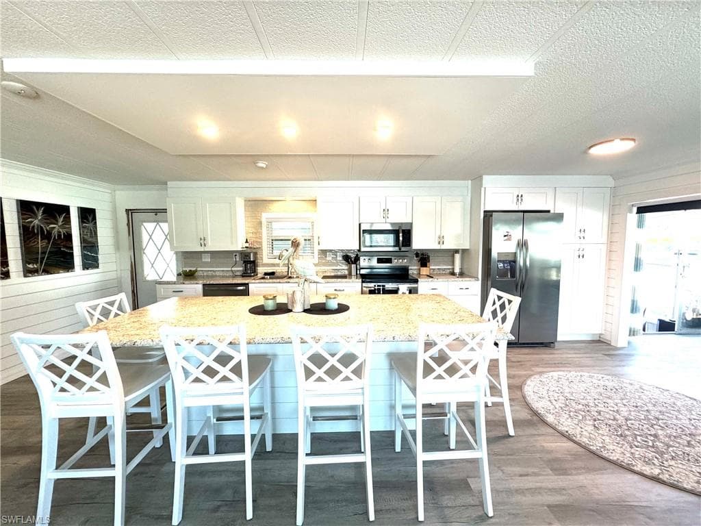 4700 Leilani LN-19