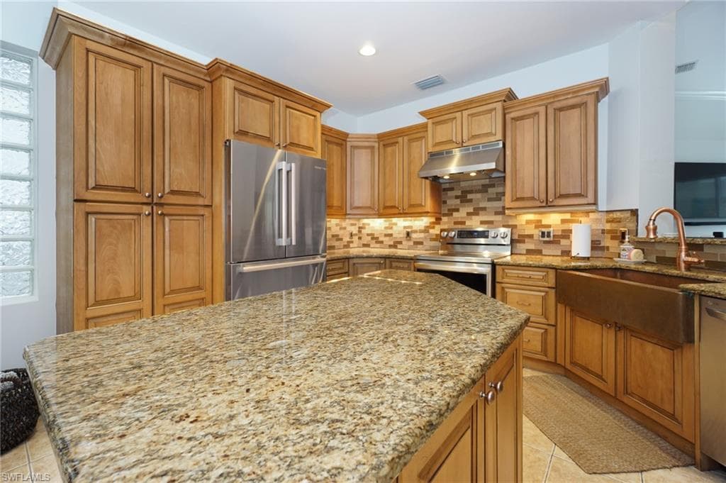 3188 Sundance CIR-18