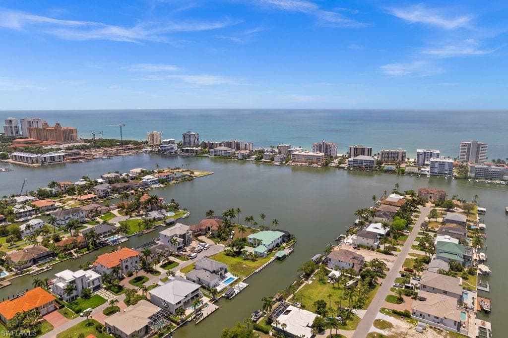 371 Bayside AVE-2