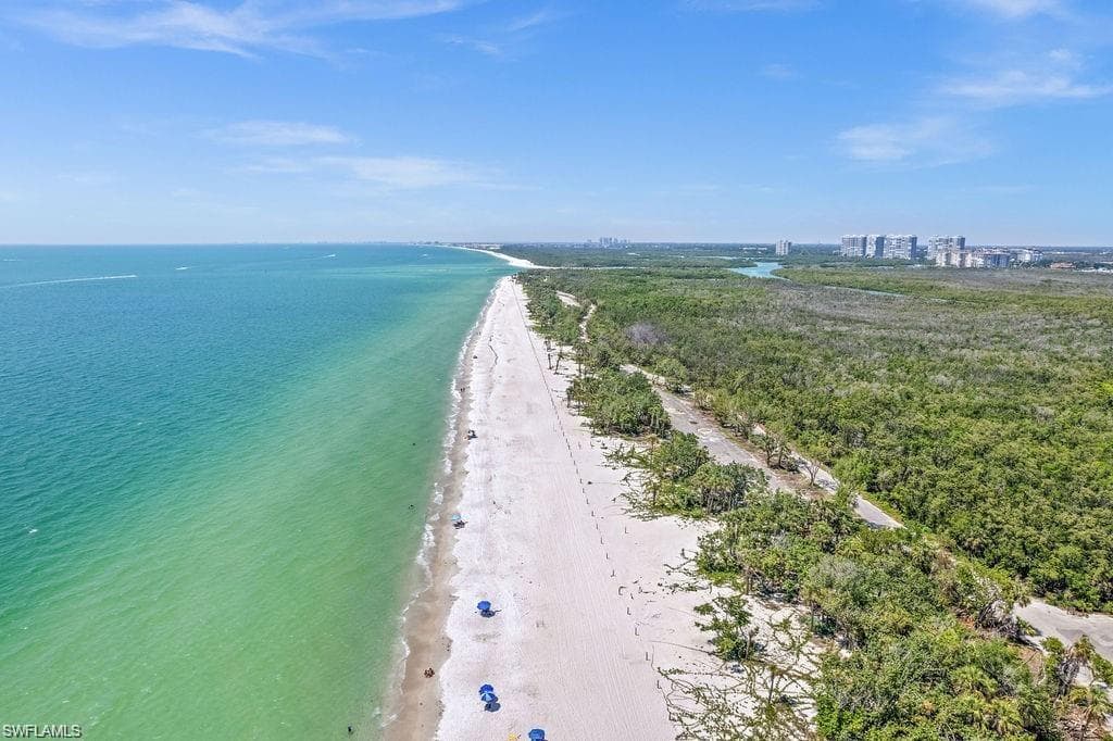 371 Bayside AVE-46
