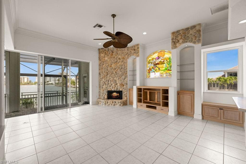 371 Bayside AVE-13