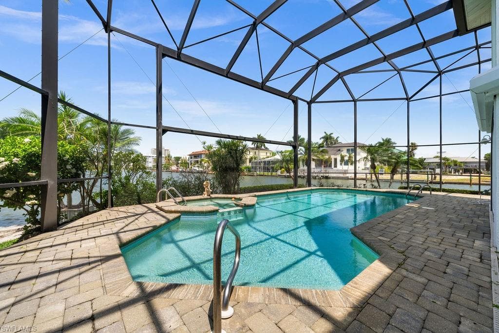 371 Bayside AVE-43