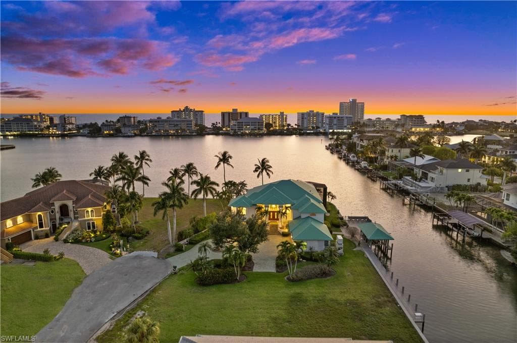 371 Bayside AVE-3