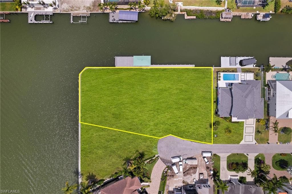 371 Bayside AVE-28