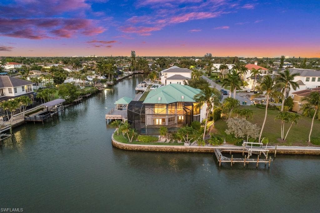 371 Bayside AVE-5