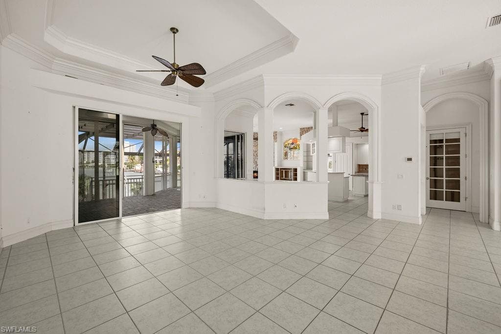 371 Bayside AVE-20