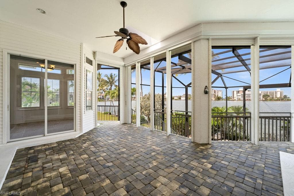 371 Bayside AVE-9