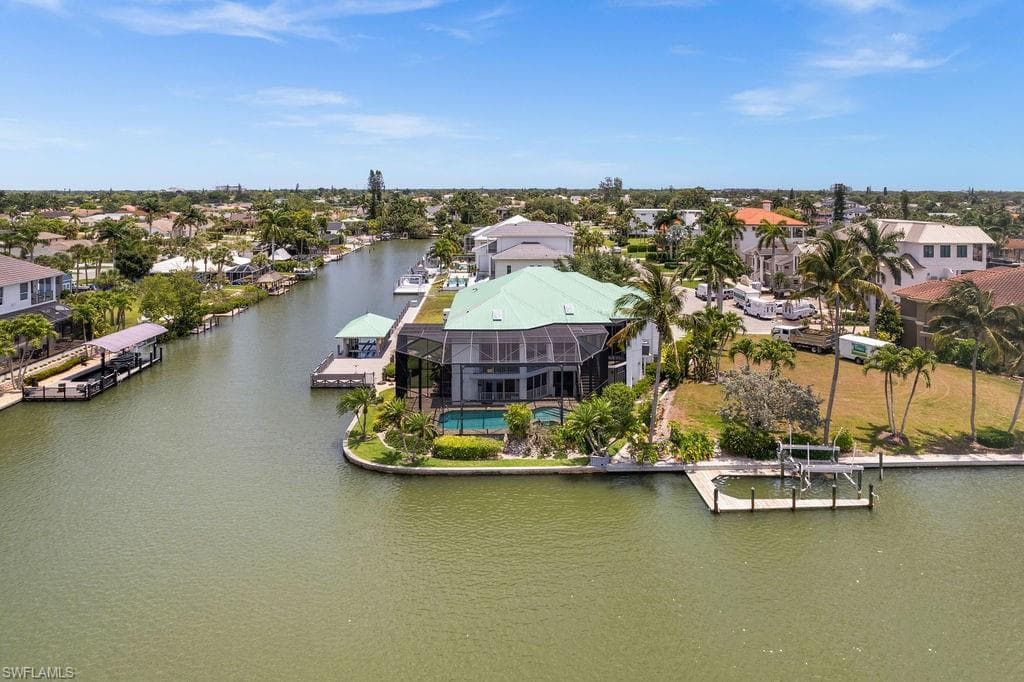 371 Bayside AVE-34