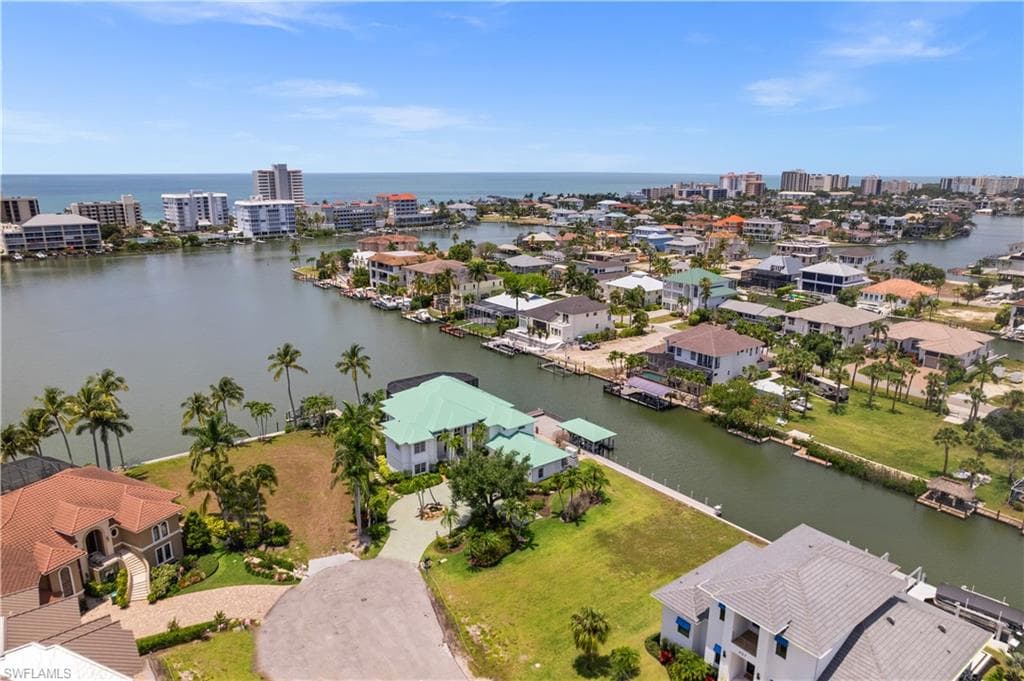 371 Bayside AVE-33