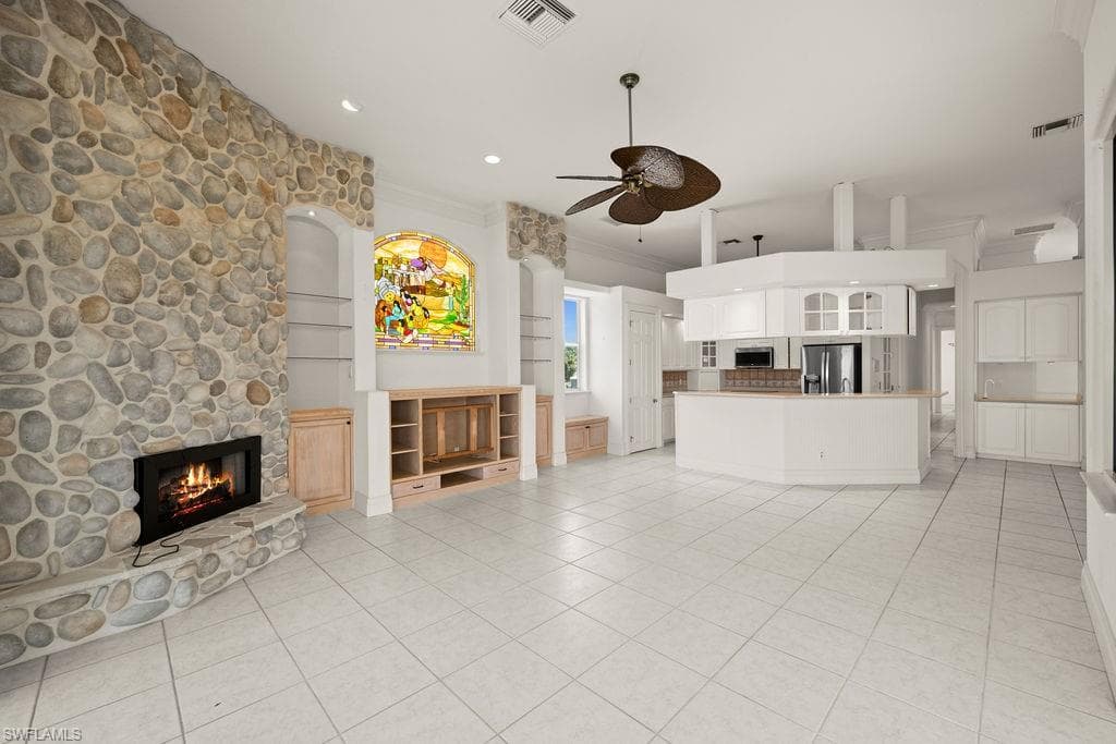 371 Bayside AVE-14