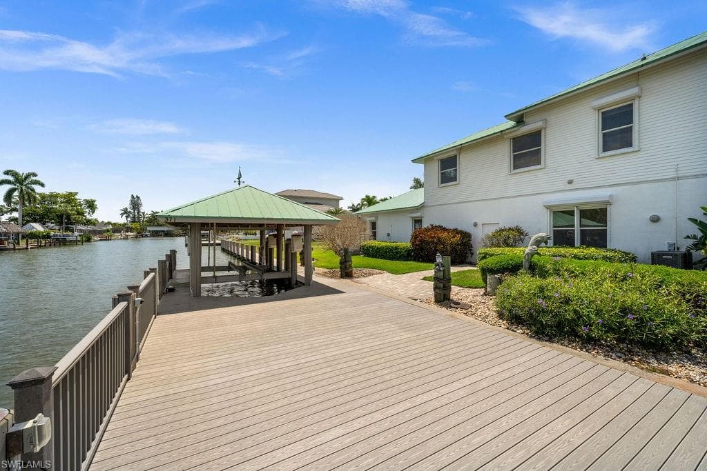 371 Bayside AVE-41