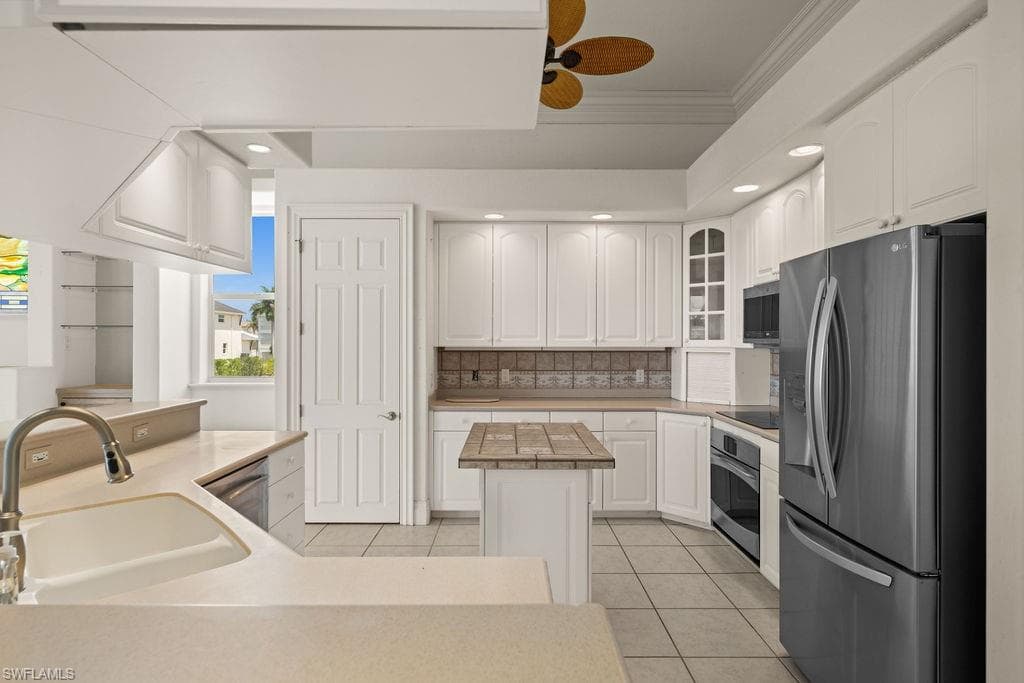 371 Bayside AVE-18