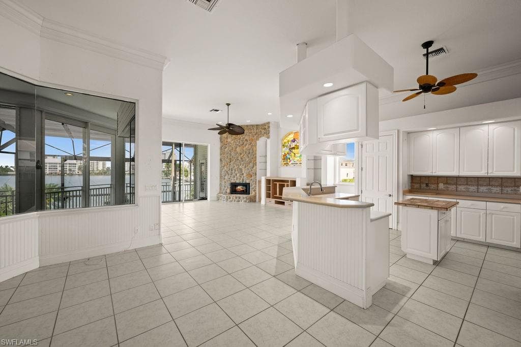 371 Bayside AVE-15