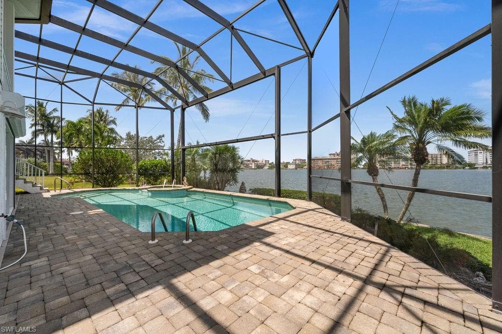 371 Bayside AVE-44