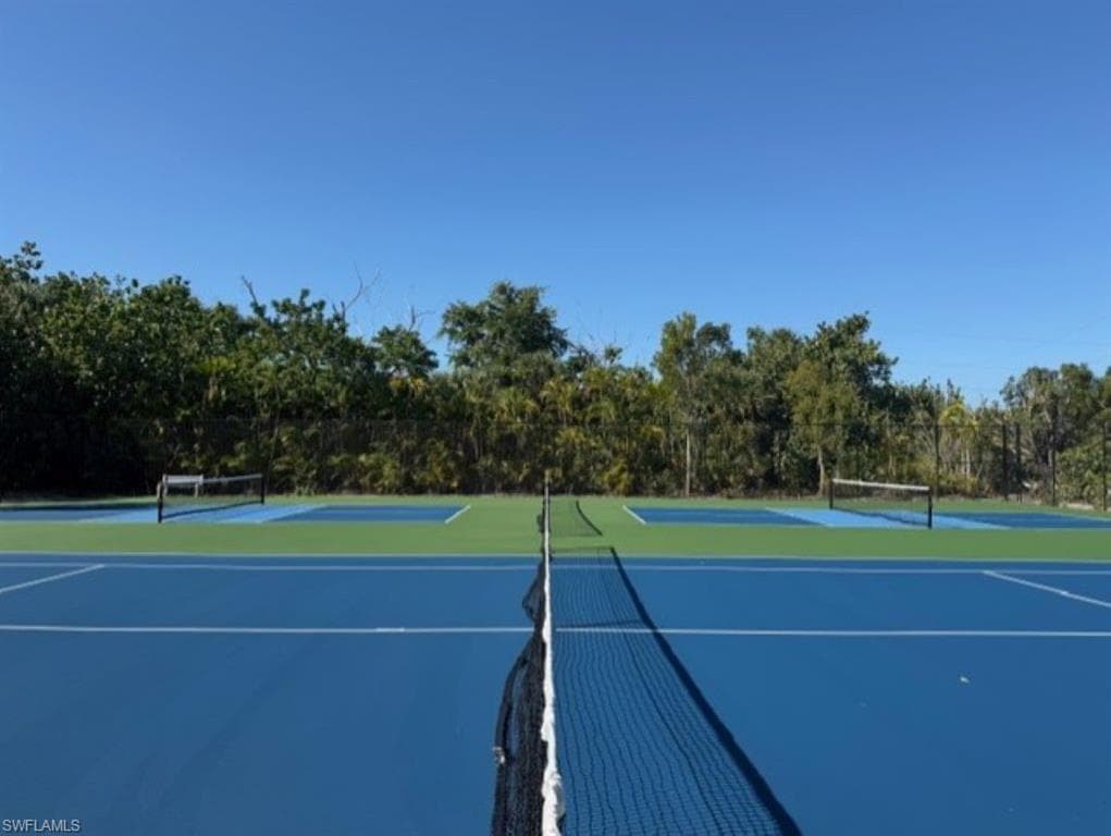 1250 Tennisplace CT B34-28