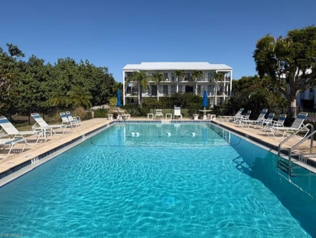 1250 Tennisplace CT B34-5