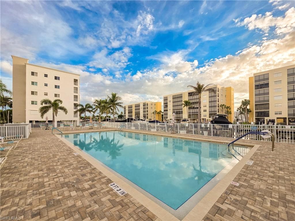 4371 Bay Beach LN 313-4