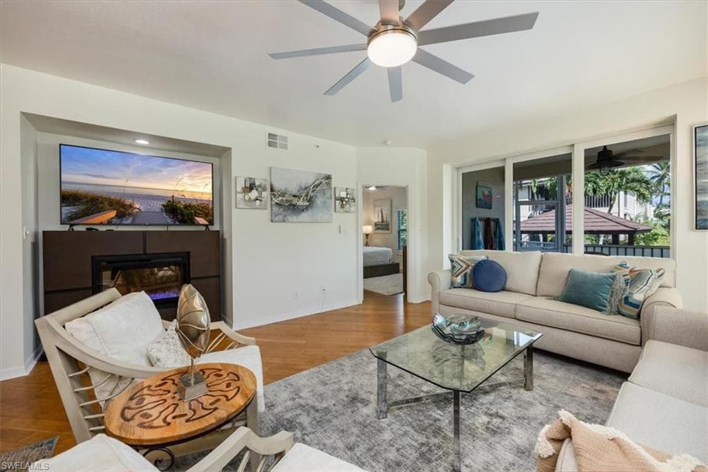 545 11th AVE S 104-6
