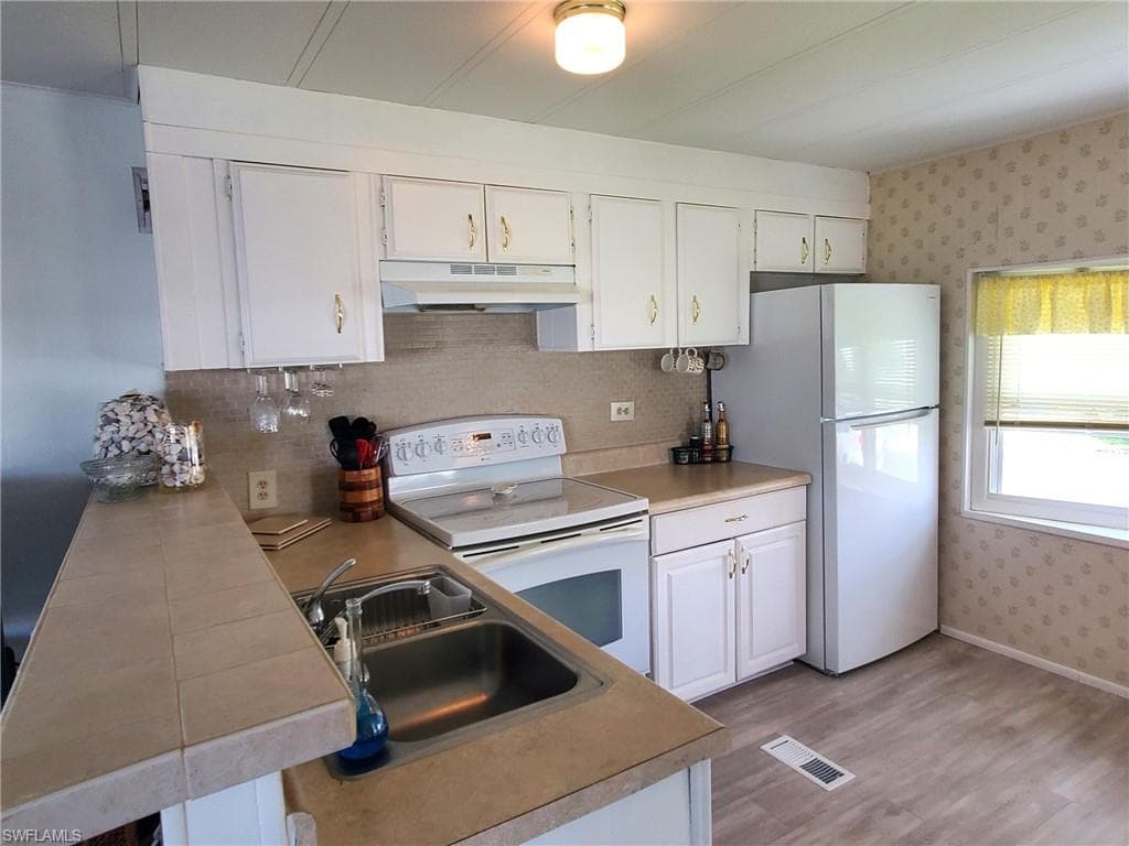 865 Moonlight DR-5