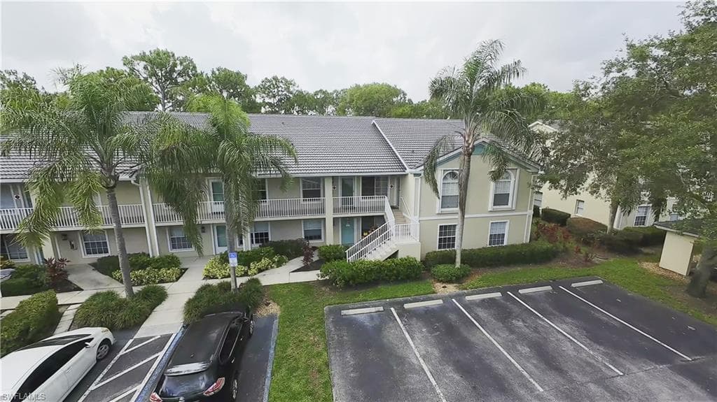 25727 LAKE AMELIA WAY 105-6